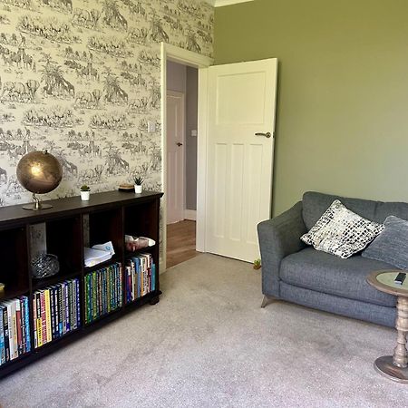 Hazel Grove Lovely, Large Double Bedroom With Park View In Home מראה חיצוני תמונה