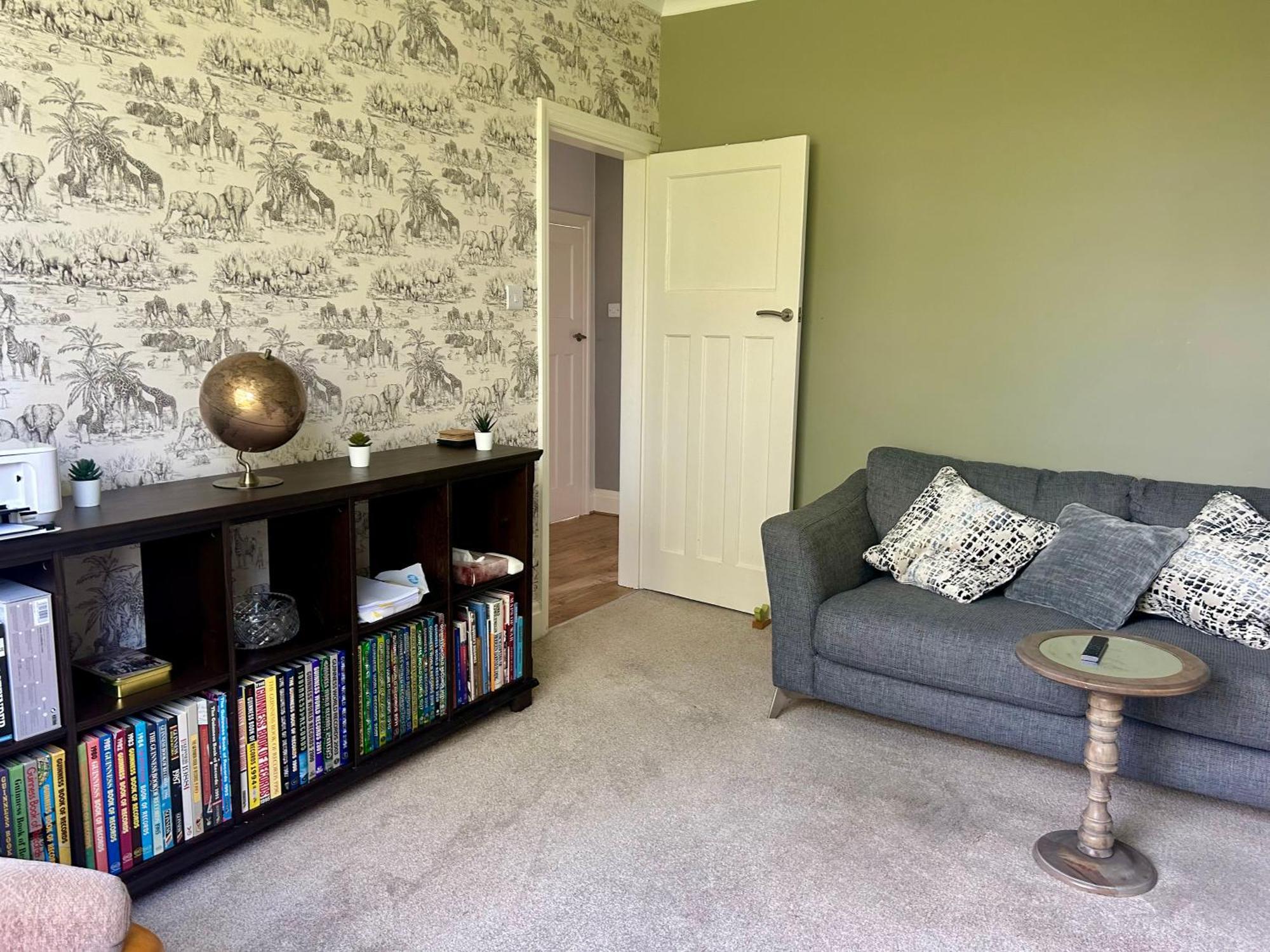 Hazel Grove Lovely, Large Double Bedroom With Park View In Home מראה חיצוני תמונה
