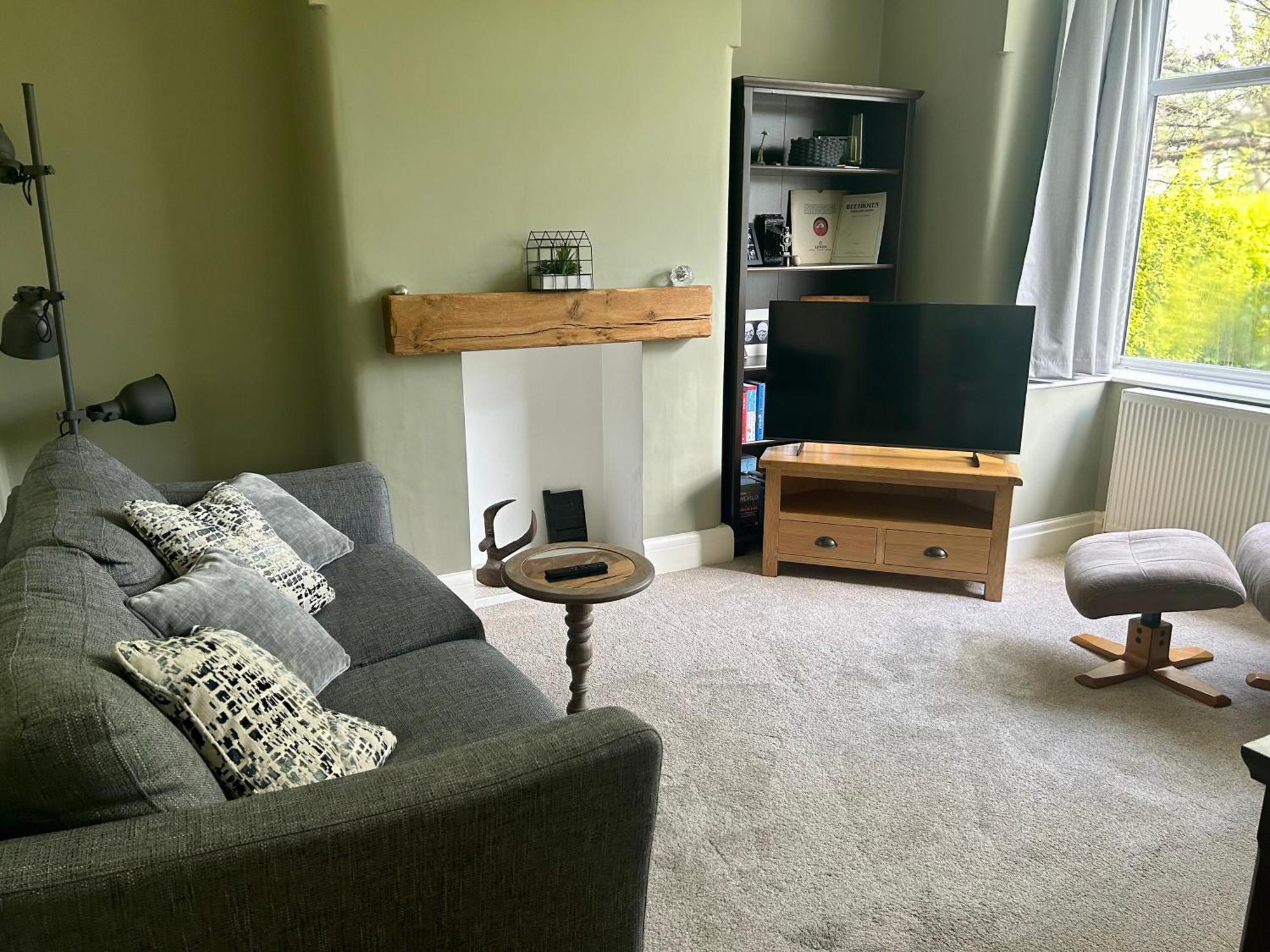 Hazel Grove Lovely, Large Double Bedroom With Park View In Home מראה חיצוני תמונה