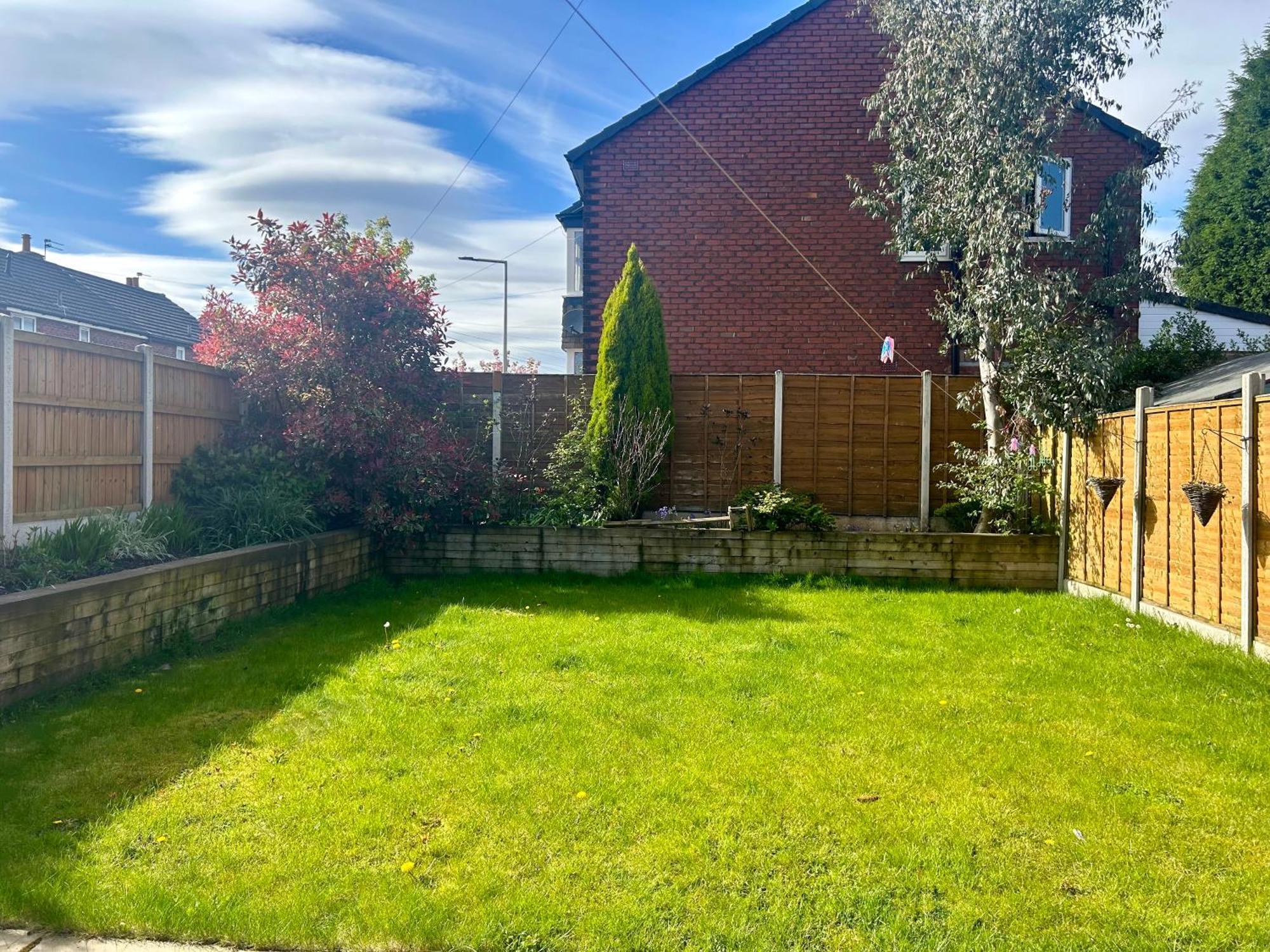 Hazel Grove Lovely, Large Double Bedroom With Park View In Home מראה חיצוני תמונה